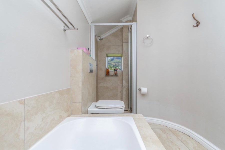 4 Bedroom Property for Sale in Vredehoek Western Cape